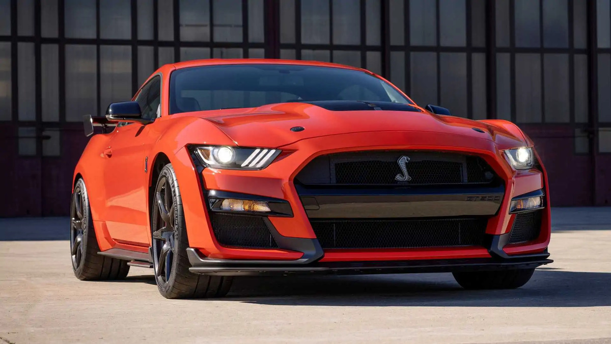 Novo Ford Mustang será lançado em 2023 com motor V8 e tecnologia de ponta!