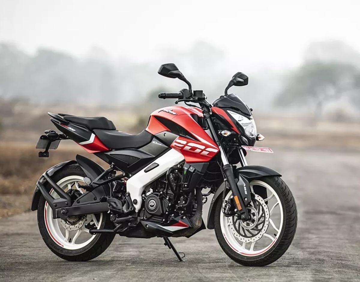 bajaj dominar 200 photos