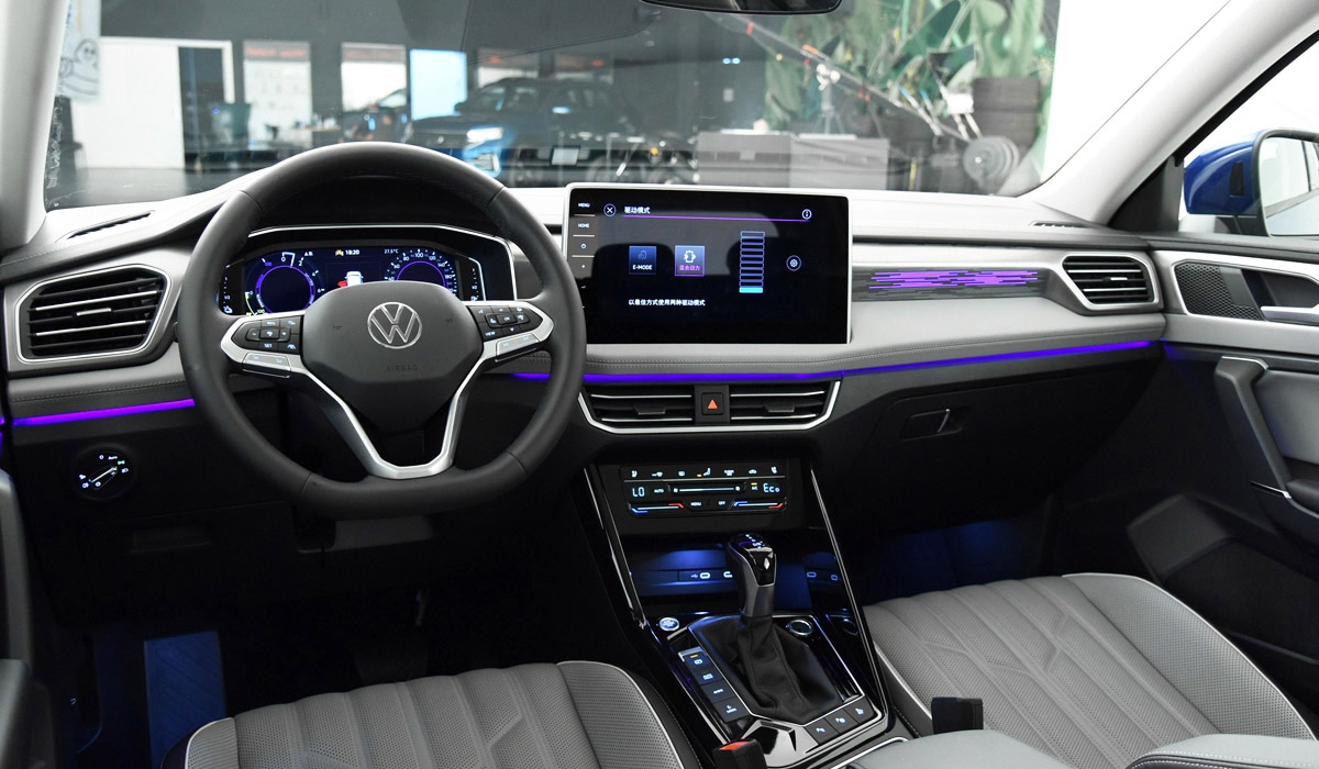 VW Tyron interior