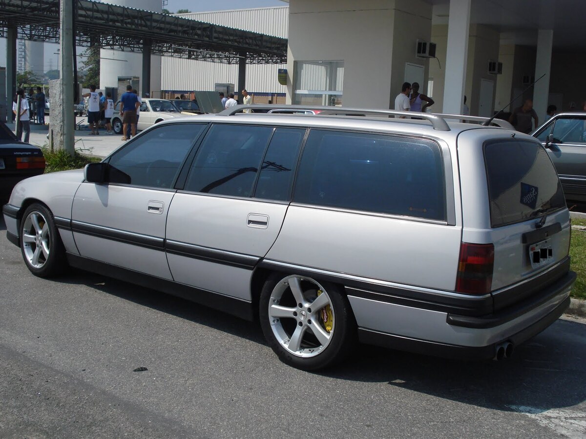 Essa incrível perua, com vasto espaço e até motor de Opala, é a Chevrolet Omega Suprema 1 Essa incrível perua, com vasto espaço e até motor de Opala, é a Chevrolet Omega Suprema