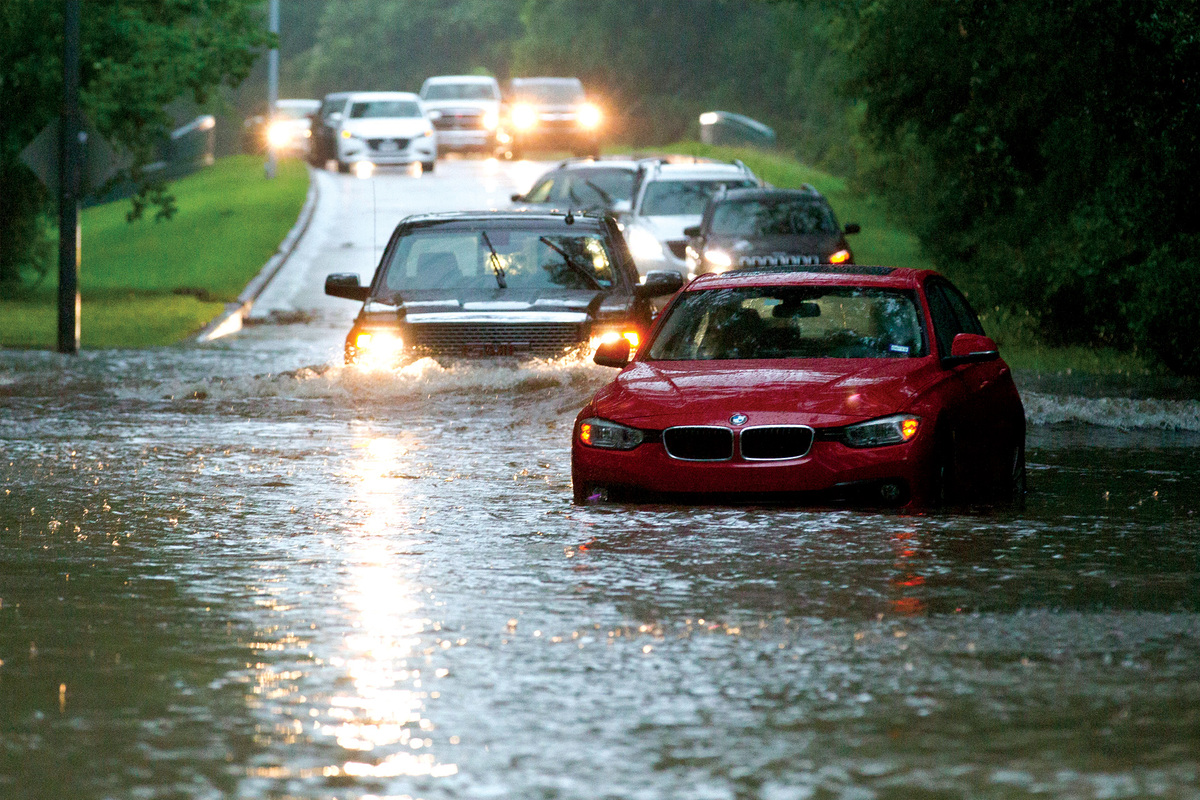 Não saia de carro sem conferir Seu seguro cobre danos por alagamentos