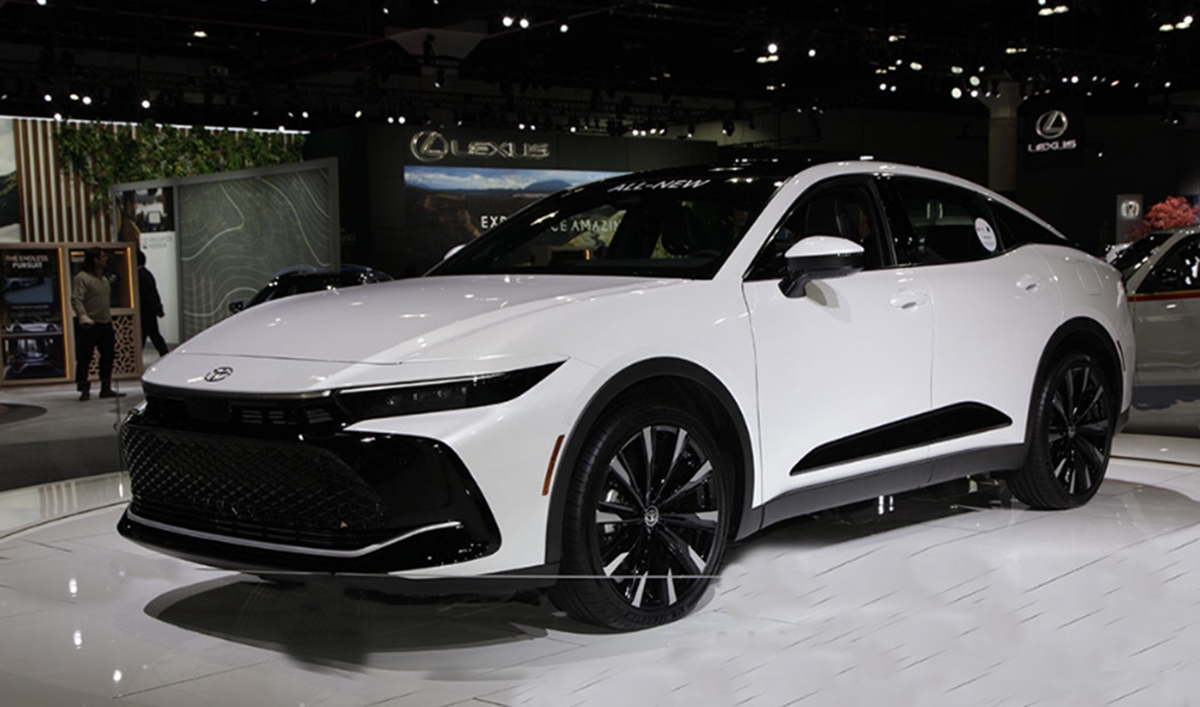 Toyota Crown 2024 O SedãCrossover Híbrido Que Pode Desembarcar no Brasil