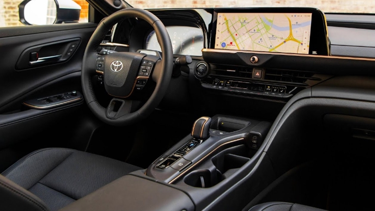 Toyota Crown interior