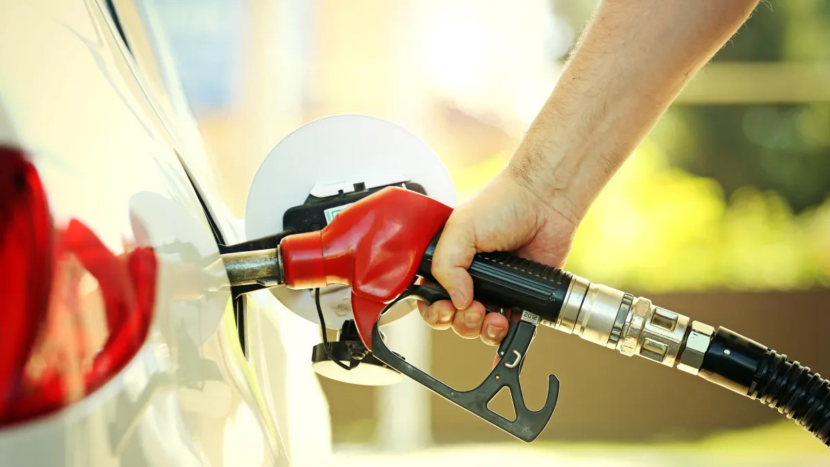 Encontre o posto de Gasolina mais perto de você 1 Tem algum posto de gasolina perto de mim?