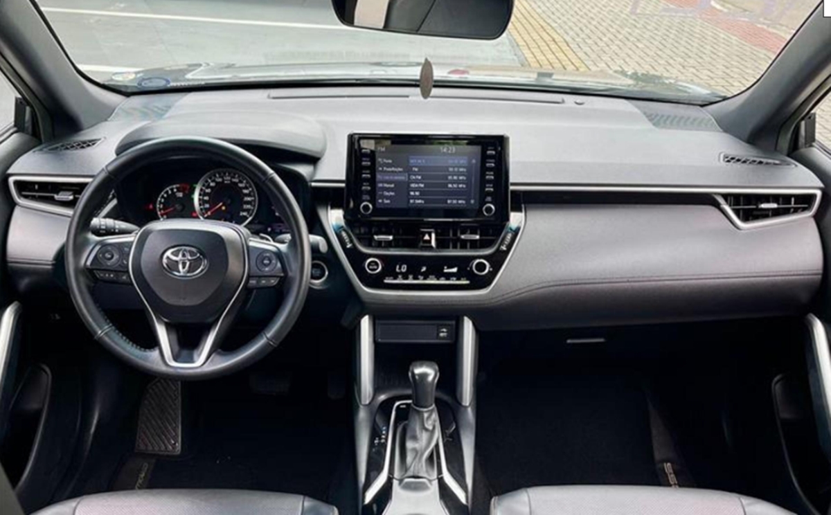 Corolla Cross: 5 Falhas Graves que Você Precisa Saber Antes de Comprar (2025) 3 Corolla Cross 2024 interior